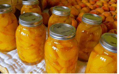 How to Can Peaches in Juice at Home