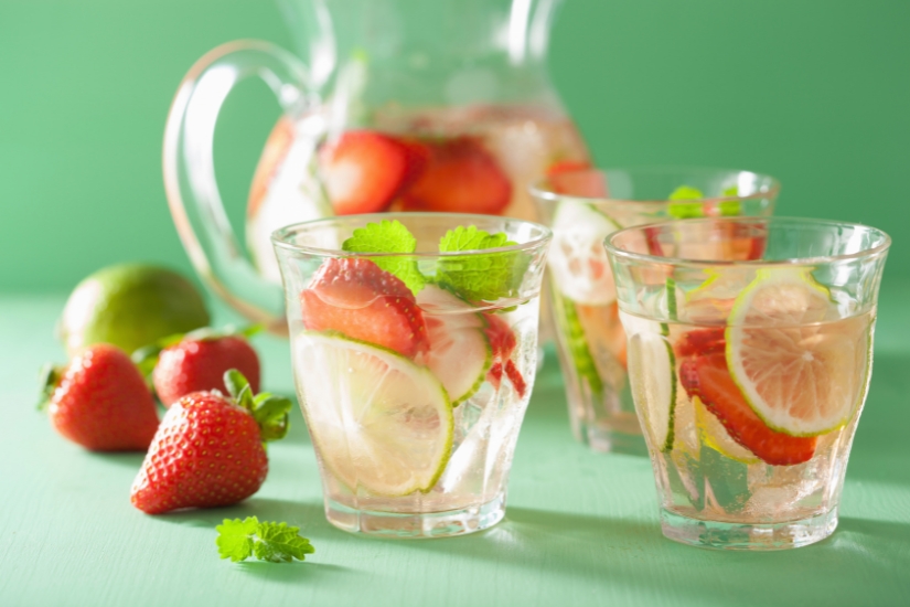 cucumber strawberry water with mint