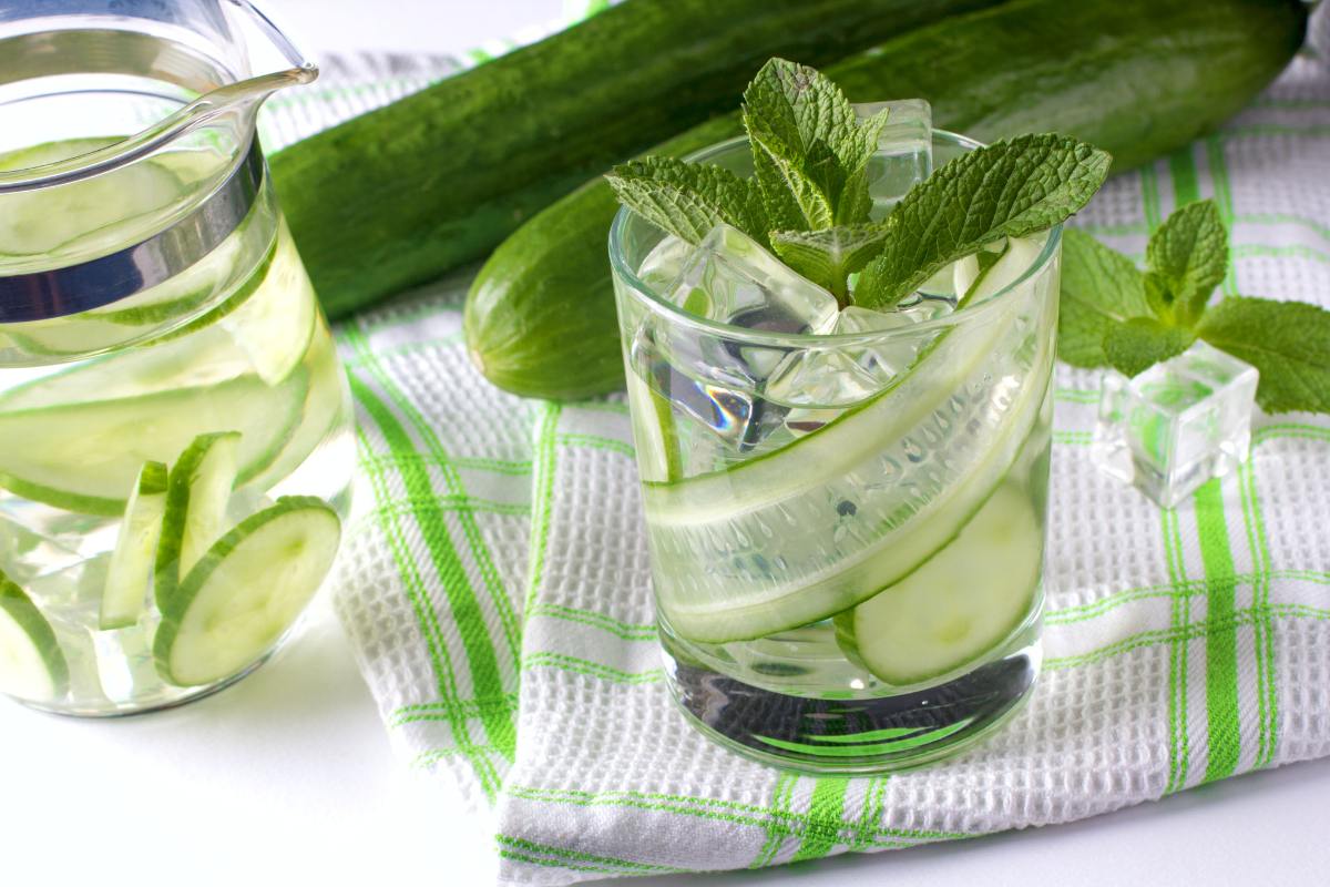 cucumber water with mint