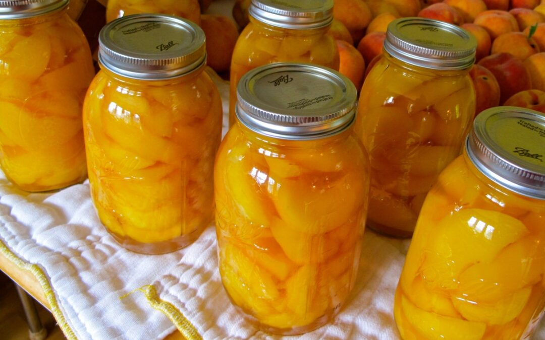 How to Can Peaches in Juice at Home