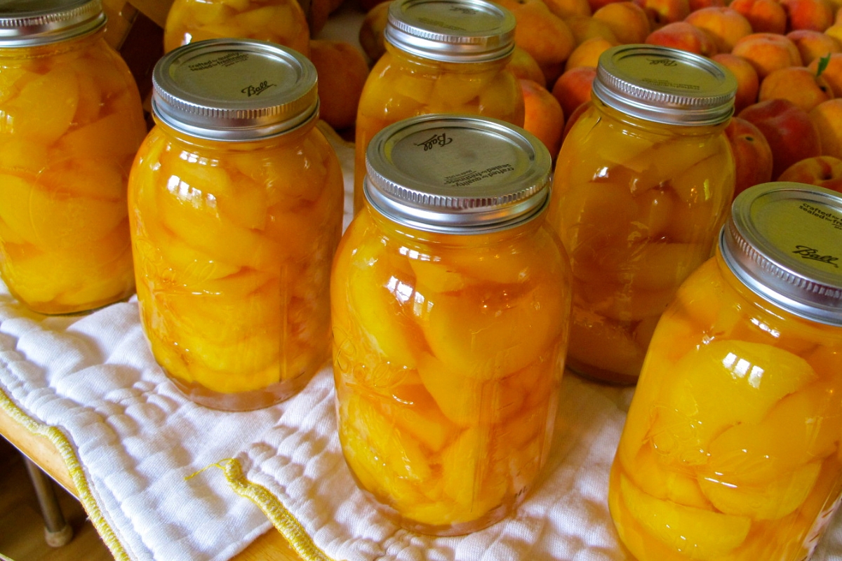 jars of waterbath canned peaches