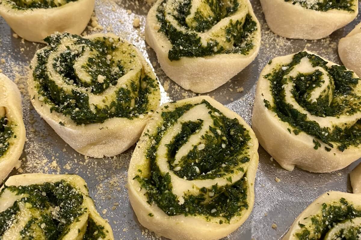 cut pesto pinwheel rolls